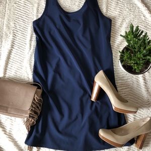 Brenda’s simple dress with bow